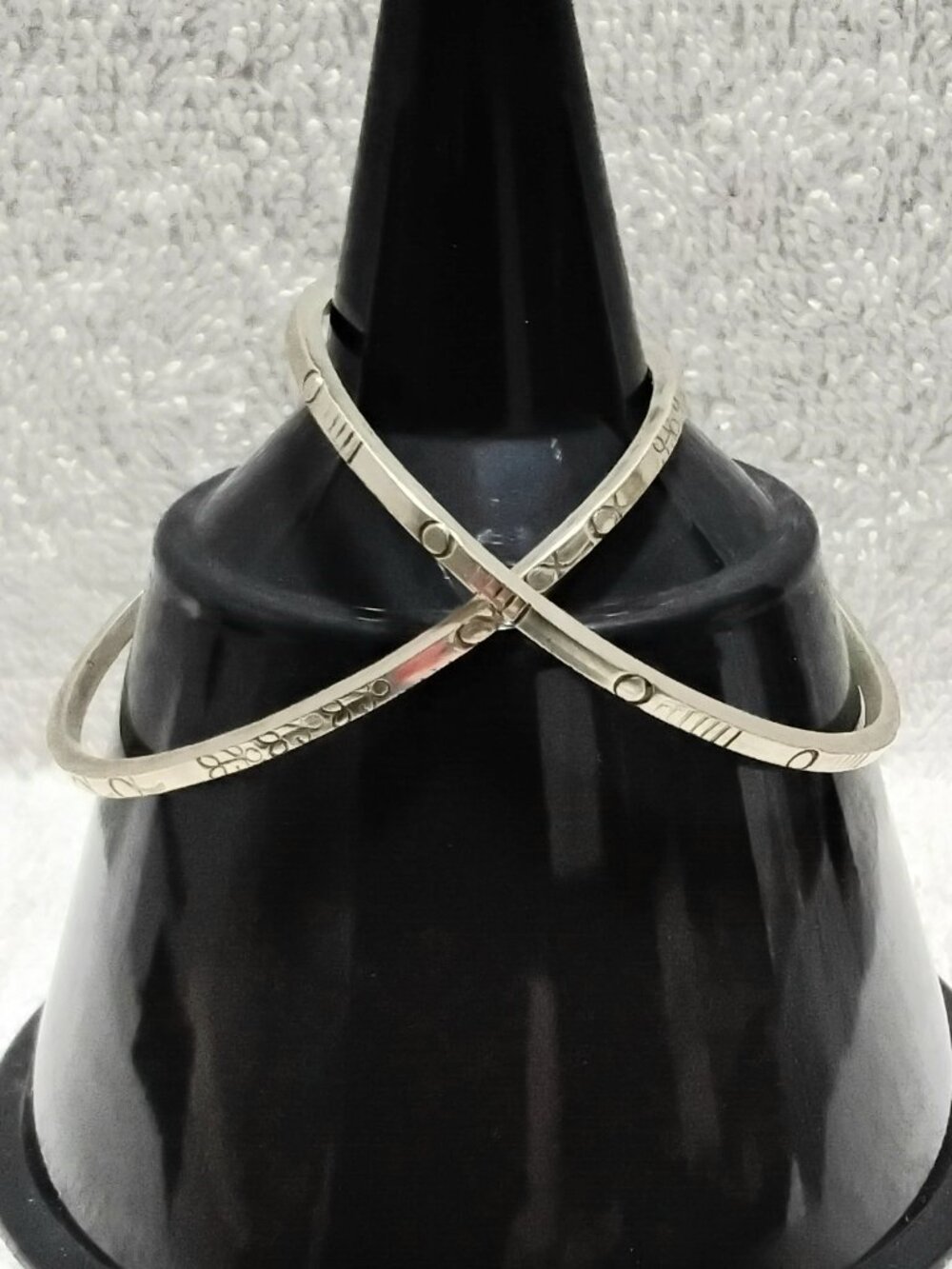 3/$25 Pair of 8" Beautiful Metal Ring Bracelets Quality Costume Jewelry!!